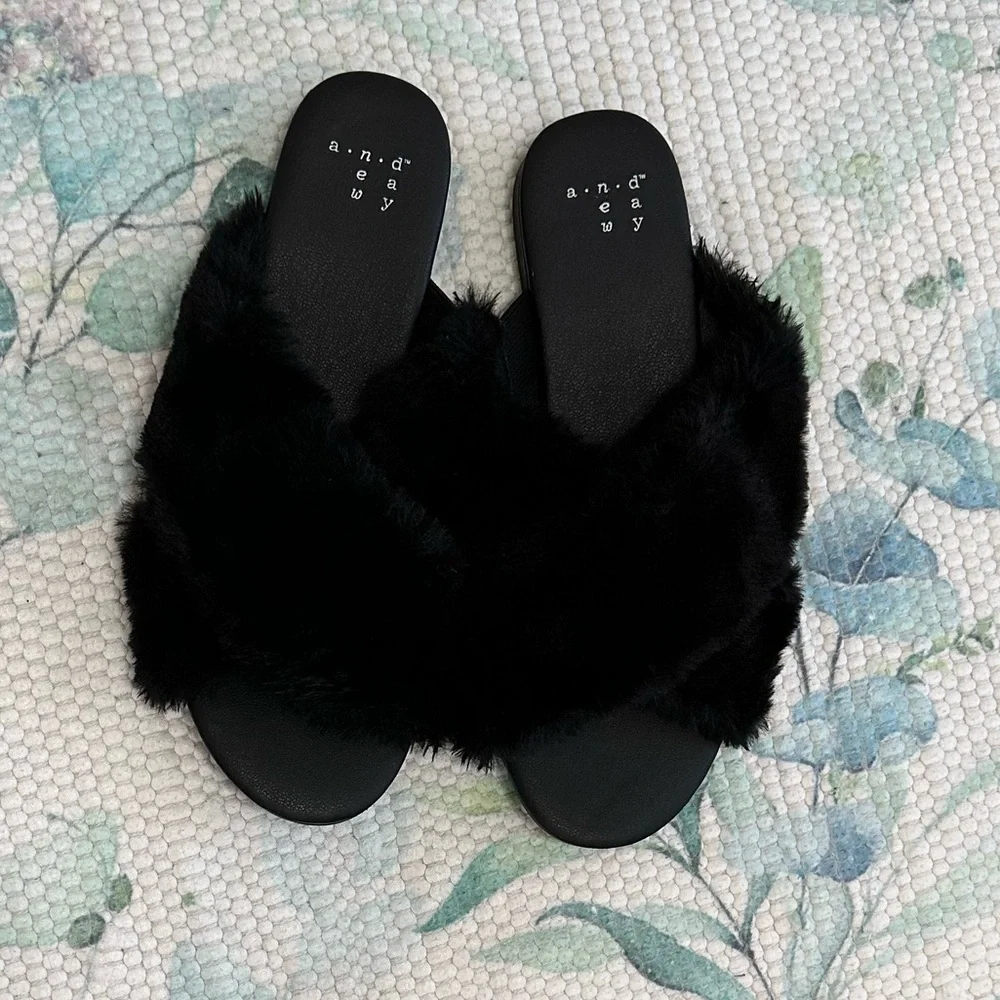 A New Day Women’s Black Fuzzy Slide Sandals Size 5.5 Crossband Faux Fur New